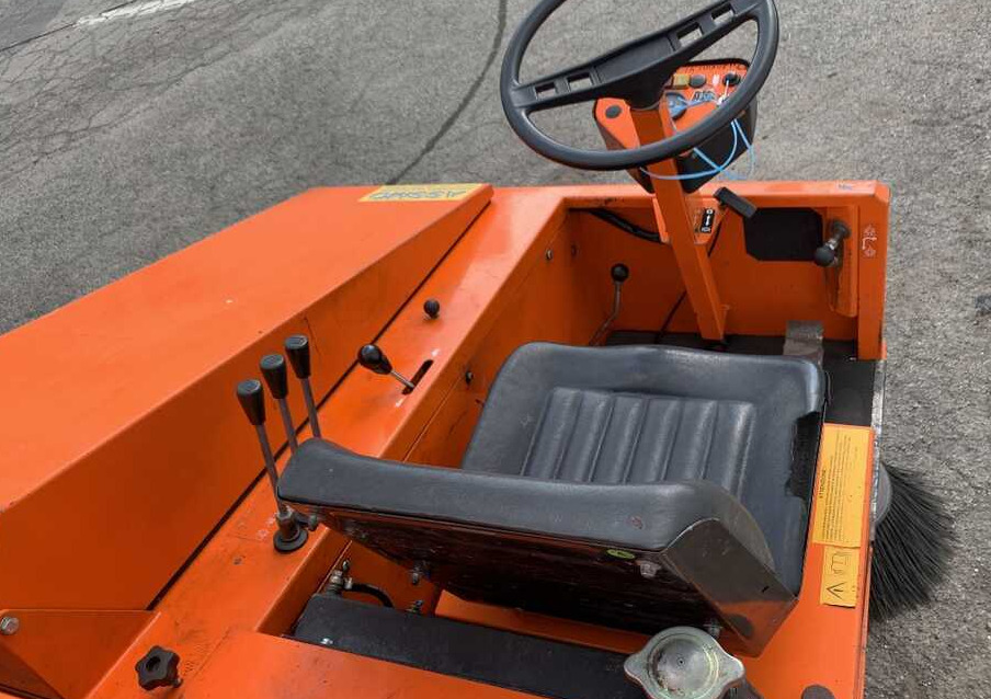 RCM T 9000 TD/1 - كناسة المناطق الصناعية: صورة 2 RCM T 9000 TD/1 - كناسة المناطق الصناعية: صورة 2