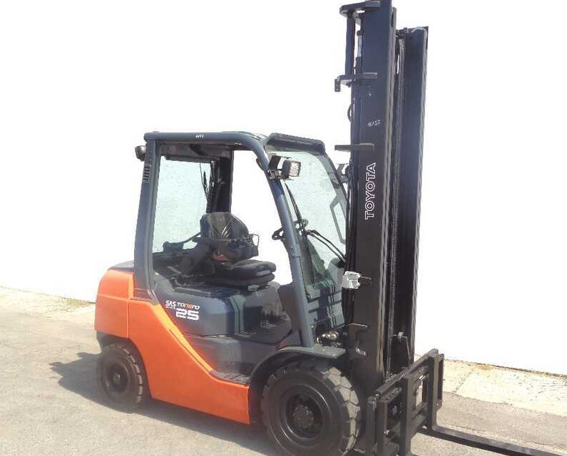 Toyota 06-8 FD 25 F - رافعة شوكية ديزل: صورة 1 Toyota 06-8 FD 25 F - رافعة شوكية ديزل: صورة 1