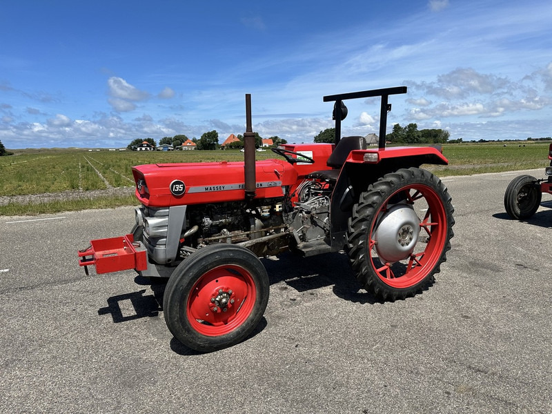 Massey Ferguson 135 - جرار: صورة 1 Massey Ferguson 135 - جرار: صورة 1
