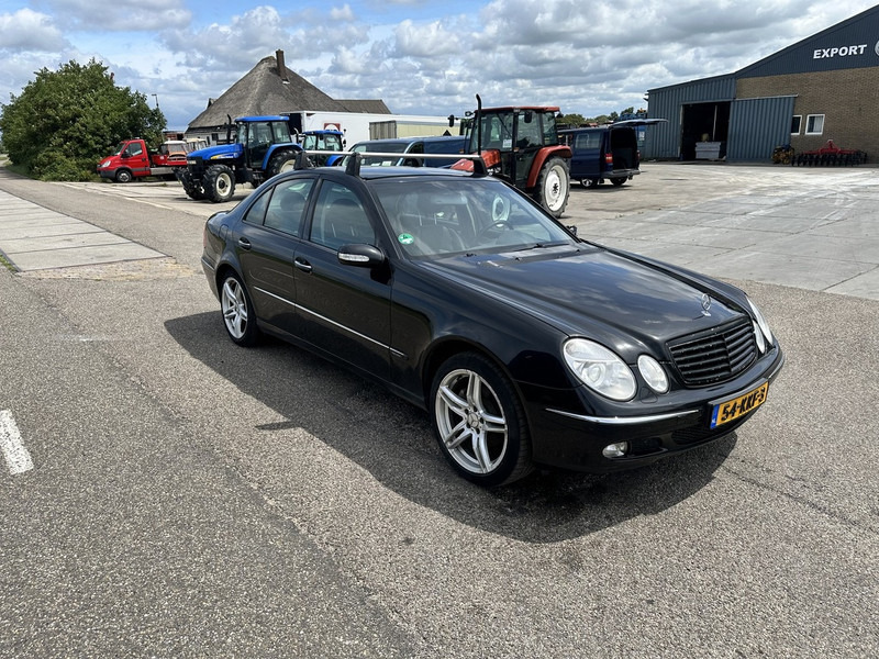 Mercedes-Benz E-Klasse 240 - سيارة: صورة 3 Mercedes-Benz E-Klasse 240 - سيارة: صورة 3