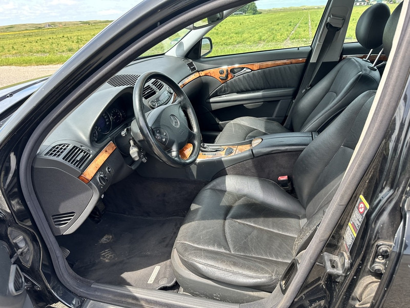Mercedes-Benz E-Klasse 240 - سيارة: صورة 4 Mercedes-Benz E-Klasse 240 - سيارة: صورة 4