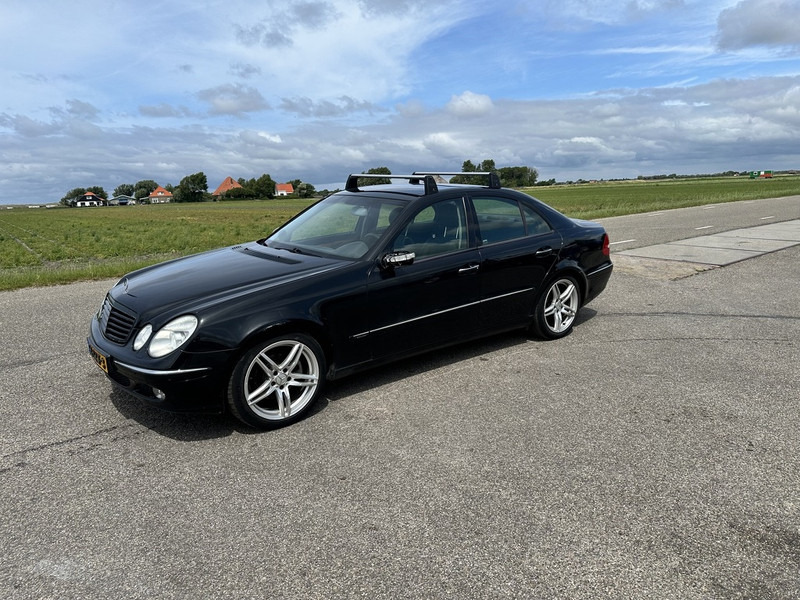 Mercedes-Benz E-Klasse 240 - سيارة: صورة 1 Mercedes-Benz E-Klasse 240 - سيارة: صورة 1