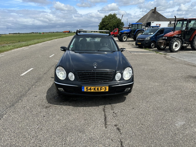 Mercedes-Benz E-Klasse 240 - سيارة: صورة 2 Mercedes-Benz E-Klasse 240 - سيارة: صورة 2