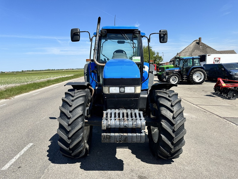 New Holland 8260 - جرار: صورة 3 New Holland 8260 - جرار: صورة 3