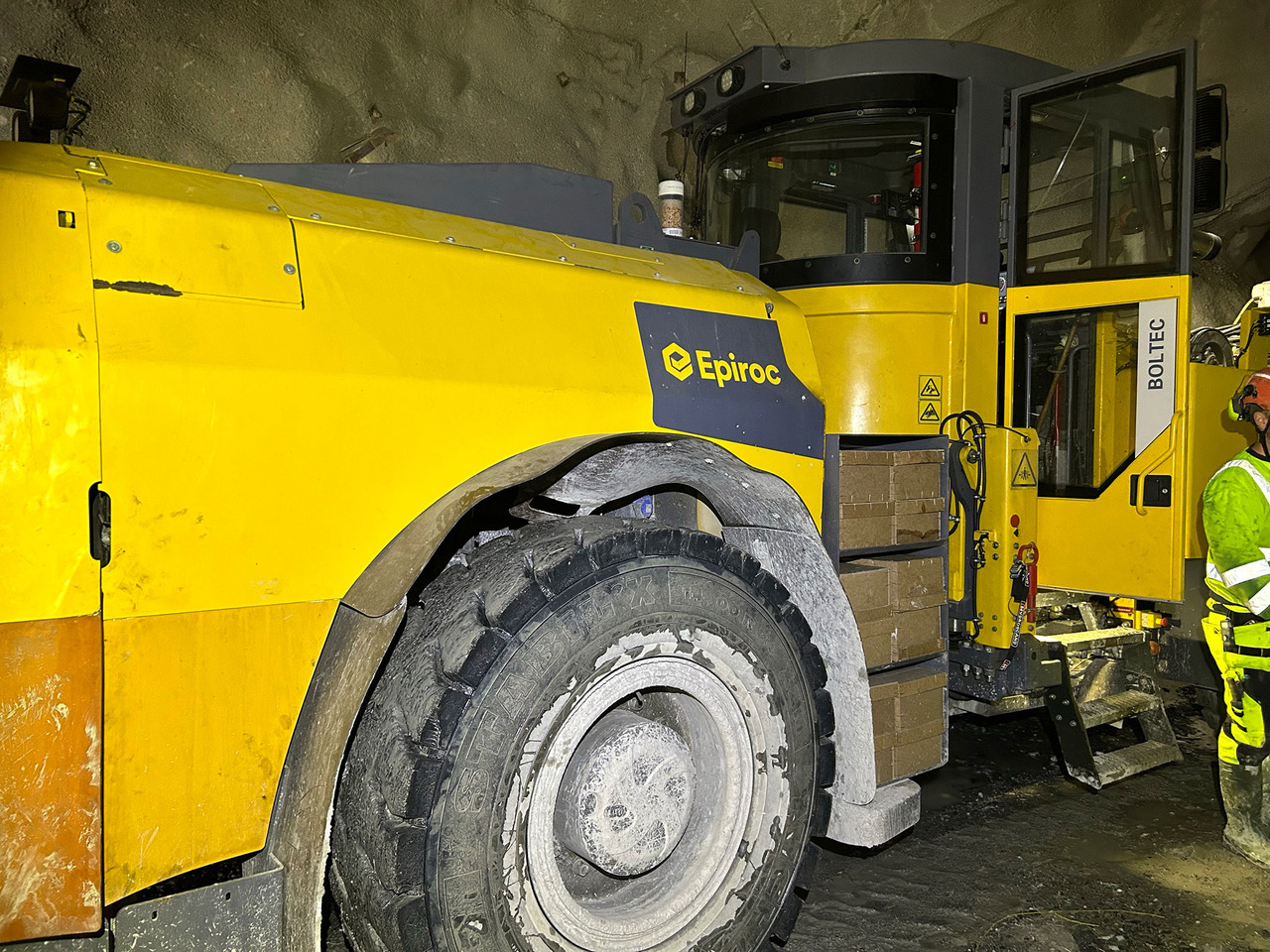 Atlas Copco Boltec E - آلة حفر موجهة: صورة 4 Atlas Copco Boltec E - آلة حفر موجهة: صورة 4