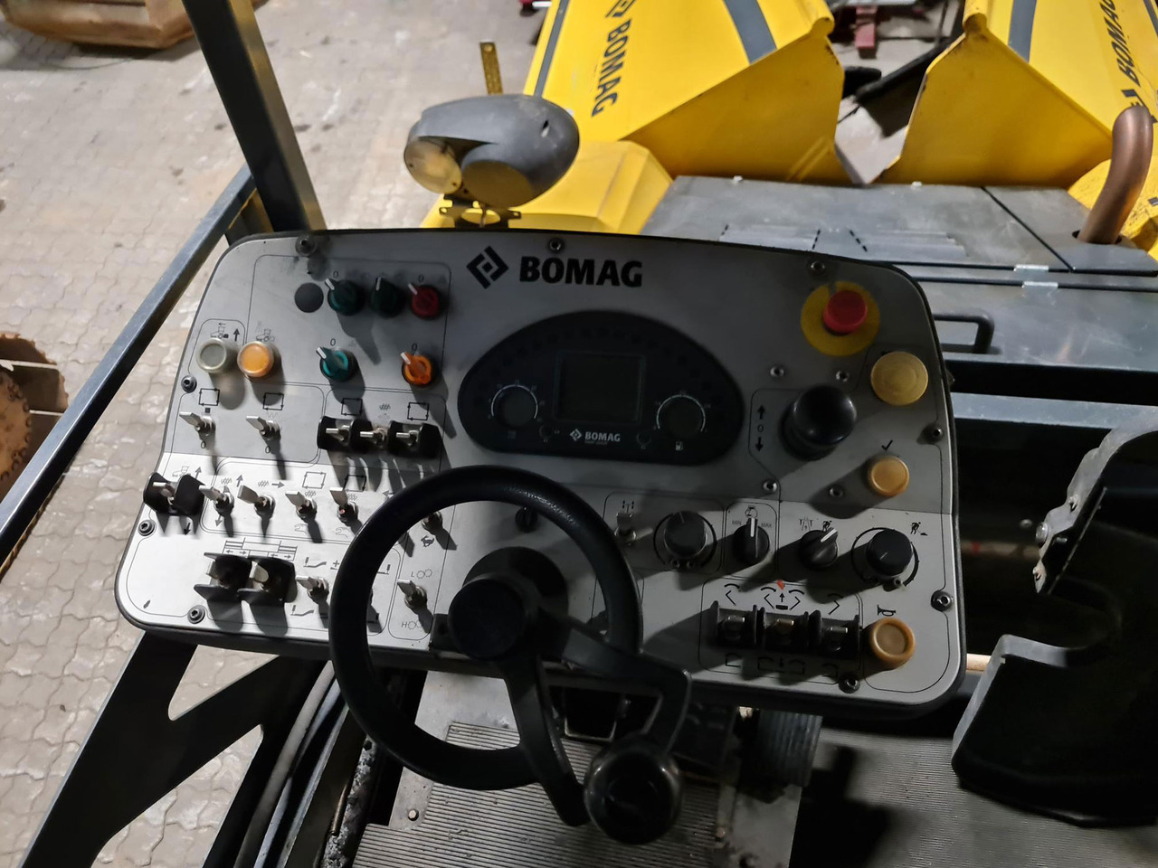 Bomag BF 300 P-2 - مدادة الأسفلت: صورة 5 Bomag BF 300 P-2 - مدادة الأسفلت: صورة 5