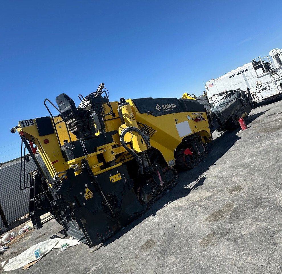 Bomag BM 1300/35 - قشاطة أسفلت: صورة 2 Bomag BM 1300/35 - قشاطة أسفلت: صورة 2