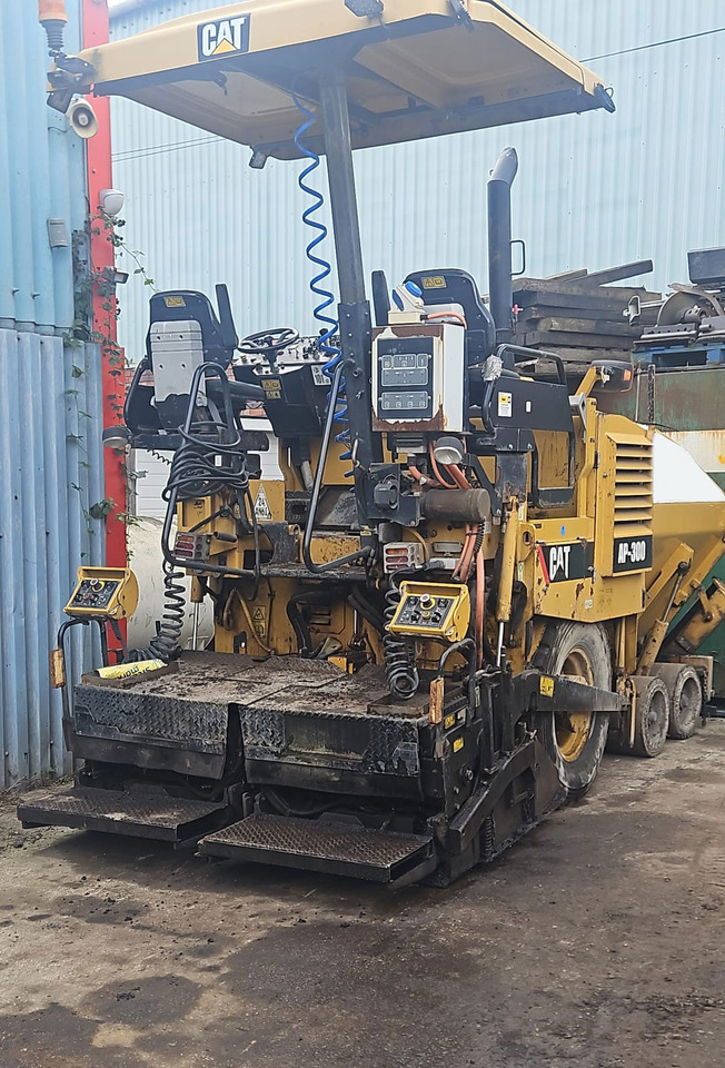 Caterpillar AP300D - مدادة الأسفلت: صورة 3 Caterpillar AP300D - مدادة الأسفلت: صورة 3