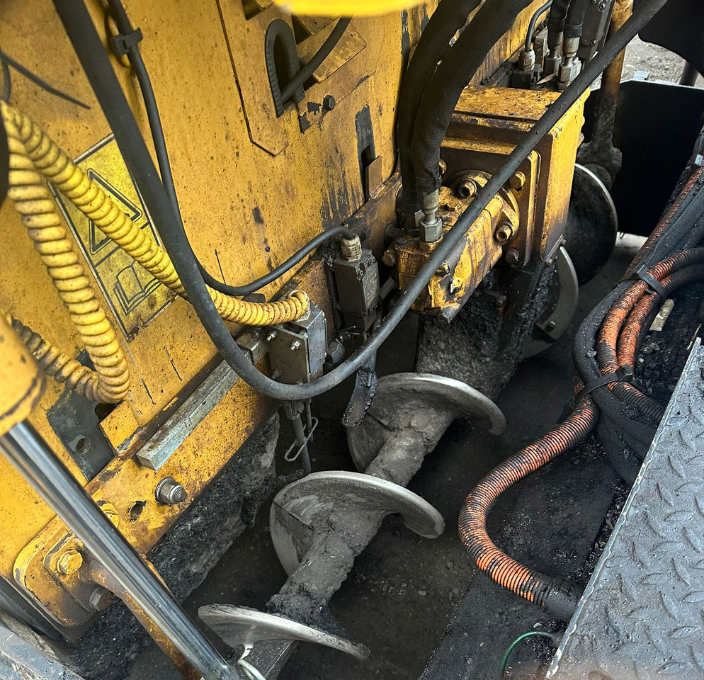مدادة الأسفلت Caterpillar AP300D: صورة 6