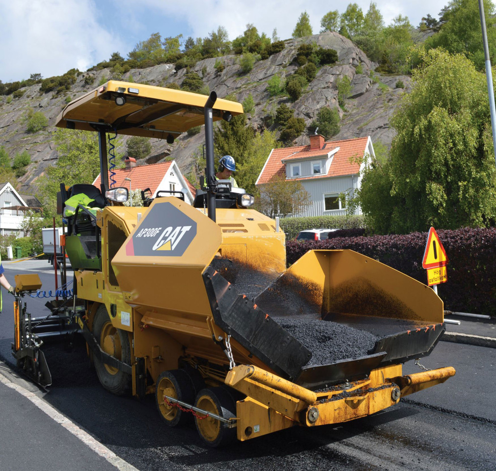 Caterpillar AP300F - مدادة الأسفلت: صورة 2 Caterpillar AP300F - مدادة الأسفلت: صورة 2
