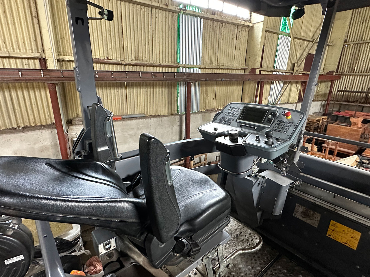 مدادة الأسفلت Dynapac SD2500CS: صورة 6 مدادة الأسفلت Dynapac SD2500CS: صورة 6