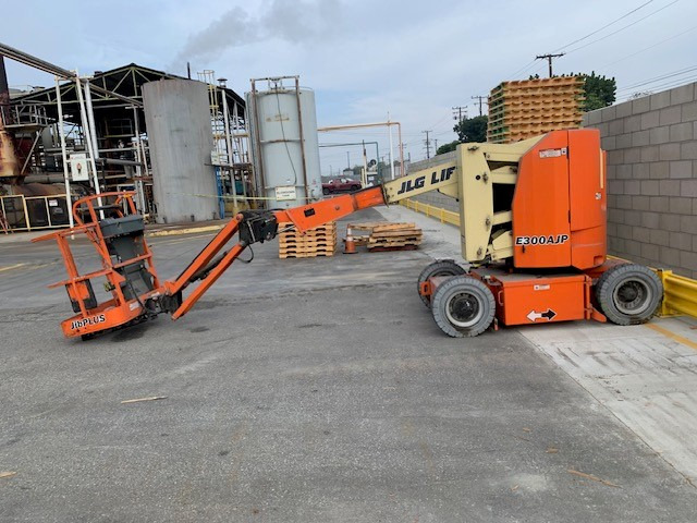 JLG E300AJP - جرافة ذات عجلات تلسكوبية: صورة 2 JLG E300AJP - جرافة ذات عجلات تلسكوبية: صورة 2
