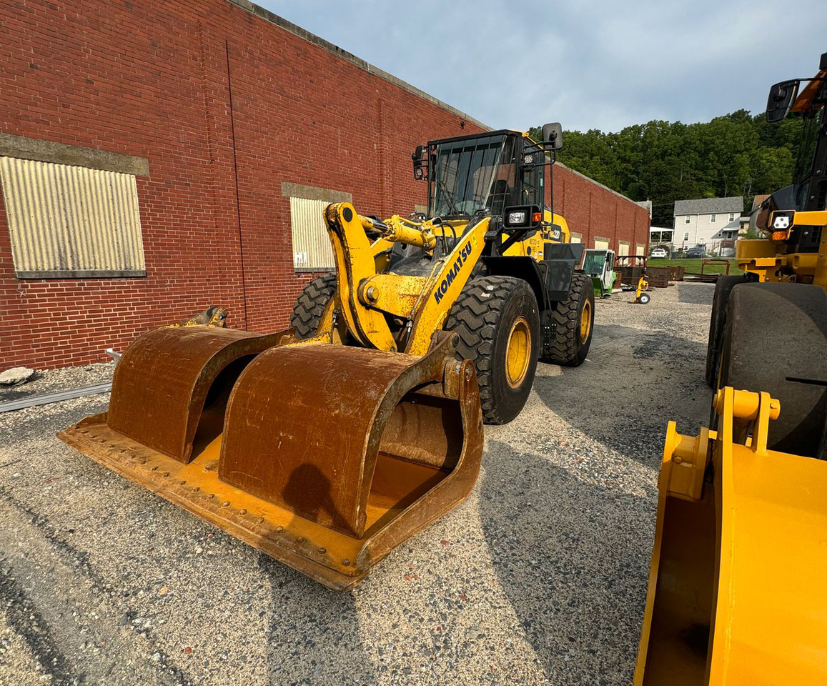 Komatsu WA320-8 - اللودر بعجل: صورة 2 Komatsu WA320-8 - اللودر بعجل: صورة 2