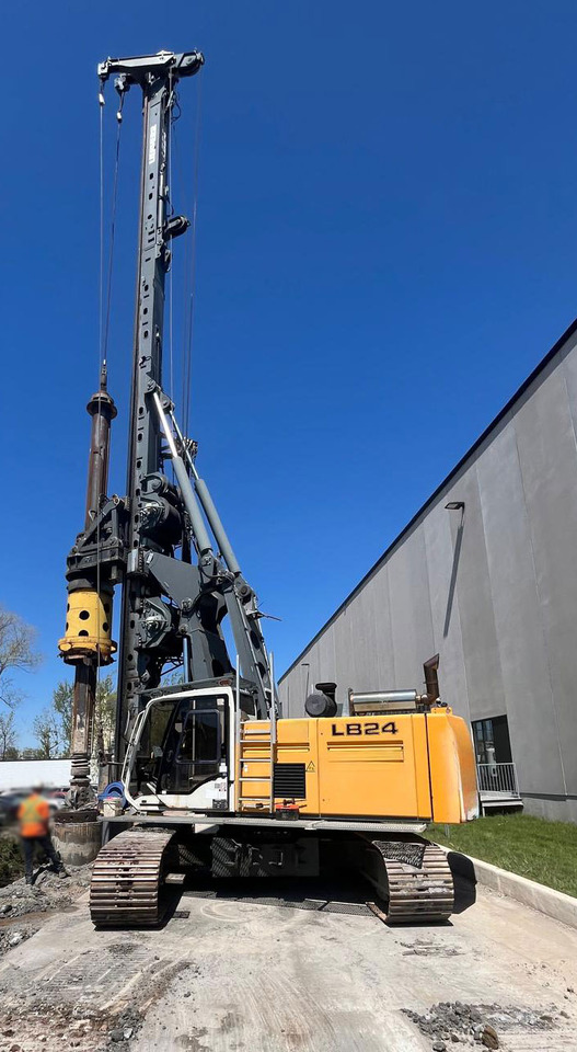 Liebherr LB-24 - آلة تلقيم: صورة 3 Liebherr LB-24 - آلة تلقيم: صورة 3