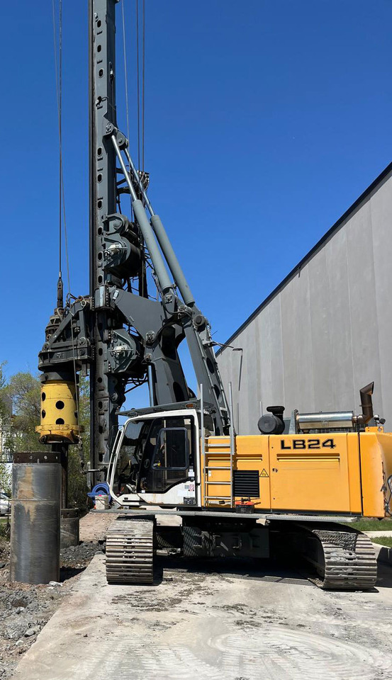 Liebherr LB-24 - آلة تلقيم: صورة 2 Liebherr LB-24 - آلة تلقيم: صورة 2