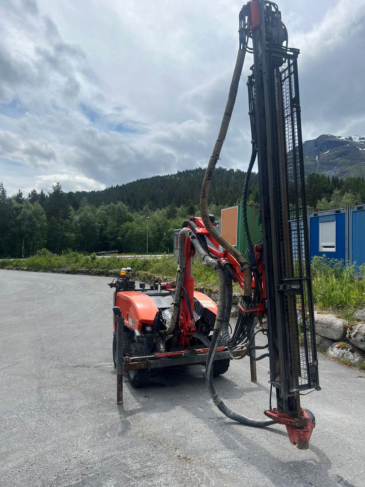 Sandvik Commando DC130Ri - برج الحفر: صورة 4 Sandvik Commando DC130Ri - برج الحفر: صورة 4