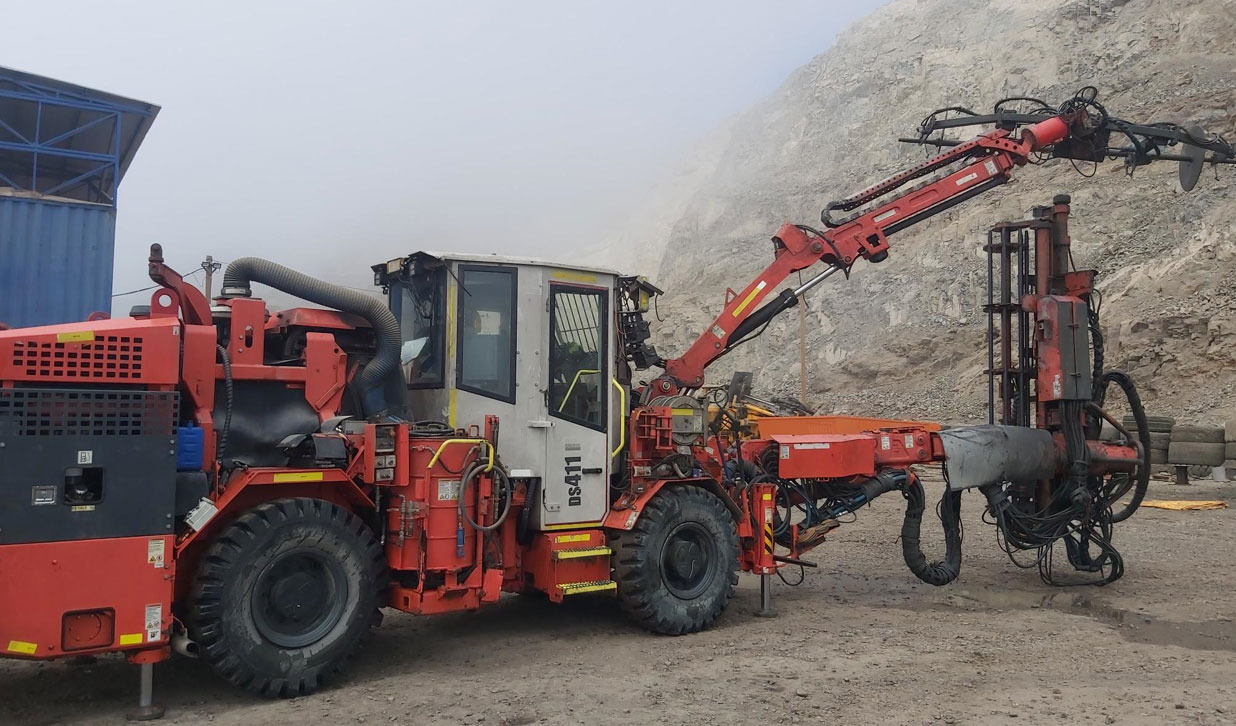 Sandvik DS411-C - آلة التعدين: صورة 1 Sandvik DS411-C - آلة التعدين: صورة 1