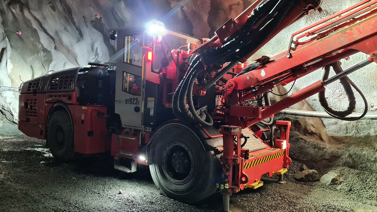 Sandvik DT922I - آلة التعدين: صورة 1 Sandvik DT922I - آلة التعدين: صورة 1