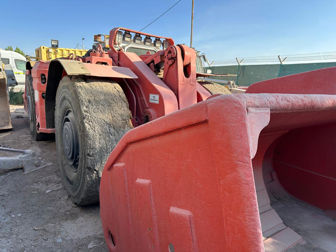 Sandvik LH410 - آلة حفر موجهة: صورة 1 Sandvik LH410 - آلة حفر موجهة: صورة 1