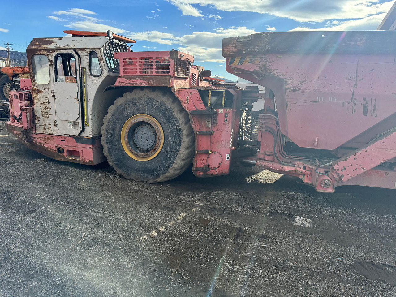Sandvik TH430 - آلة التعدين: صورة 1 Sandvik TH430 - آلة التعدين: صورة 1