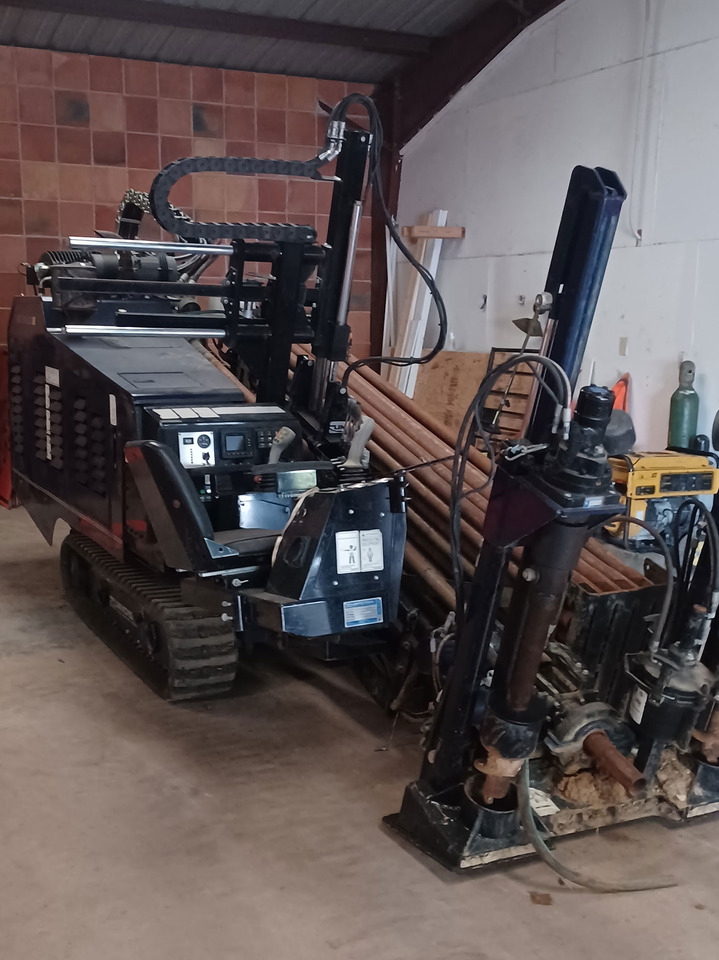 Universal UNI 23×36 - آلة حفر موجهة: صورة 2 Universal UNI 23×36 - آلة حفر موجهة: صورة 2