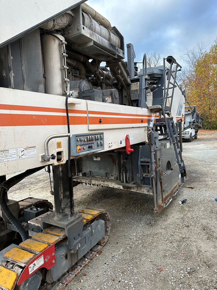 Wirtgen W 210 i - قشاطة أسفلت: صورة 4 Wirtgen W 210 i - قشاطة أسفلت: صورة 4
