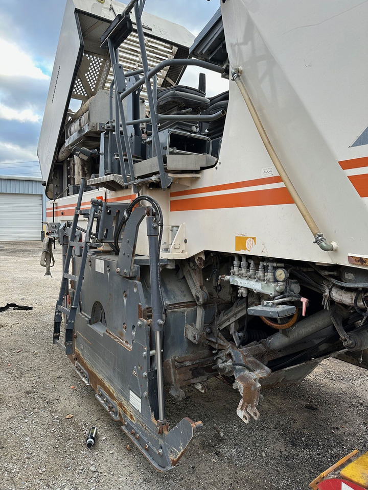 Wirtgen W 210 i - قشاطة أسفلت: صورة 5 Wirtgen W 210 i - قشاطة أسفلت: صورة 5