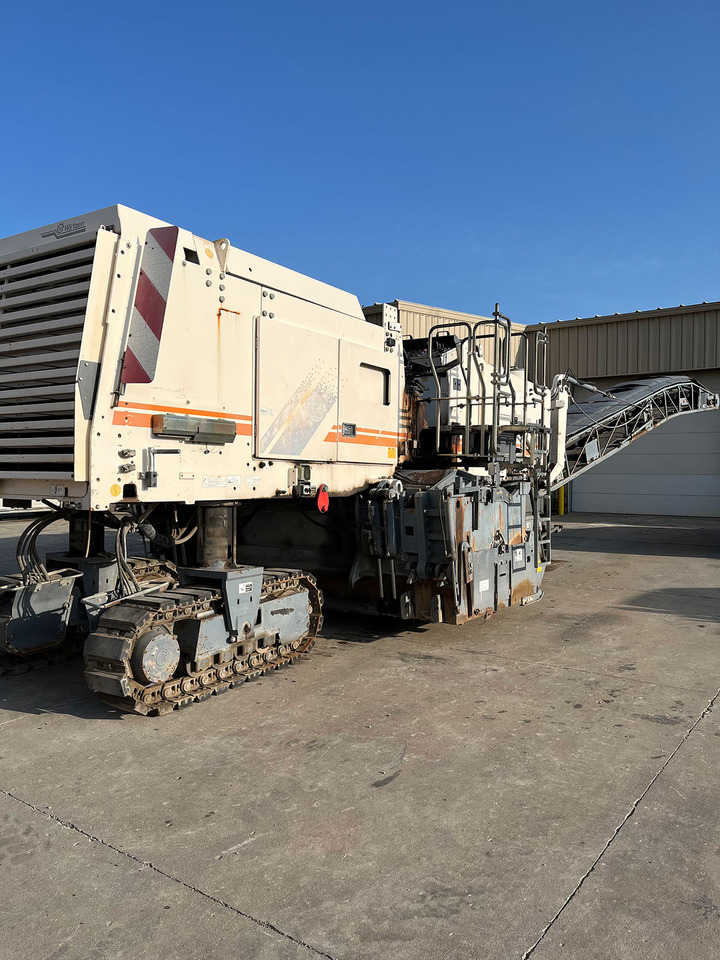 Wirtgen W 2200 - قشاطة أسفلت: صورة 2 Wirtgen W 2200 - قشاطة أسفلت: صورة 2