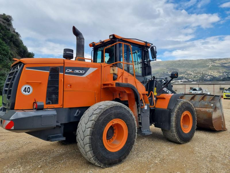 Doosan DL300 - اللودر بعجل: صورة 2 Doosan DL300 - اللودر بعجل: صورة 2