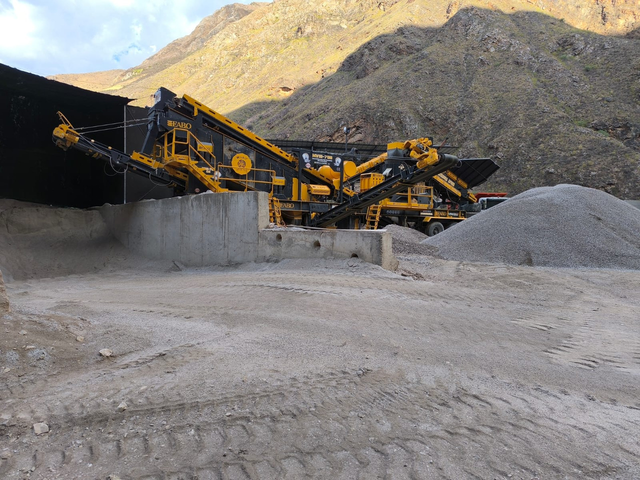 FABO Mobile crusher - كسارة متحركه: صورة 1 FABO Mobile crusher - كسارة متحركه: صورة 1