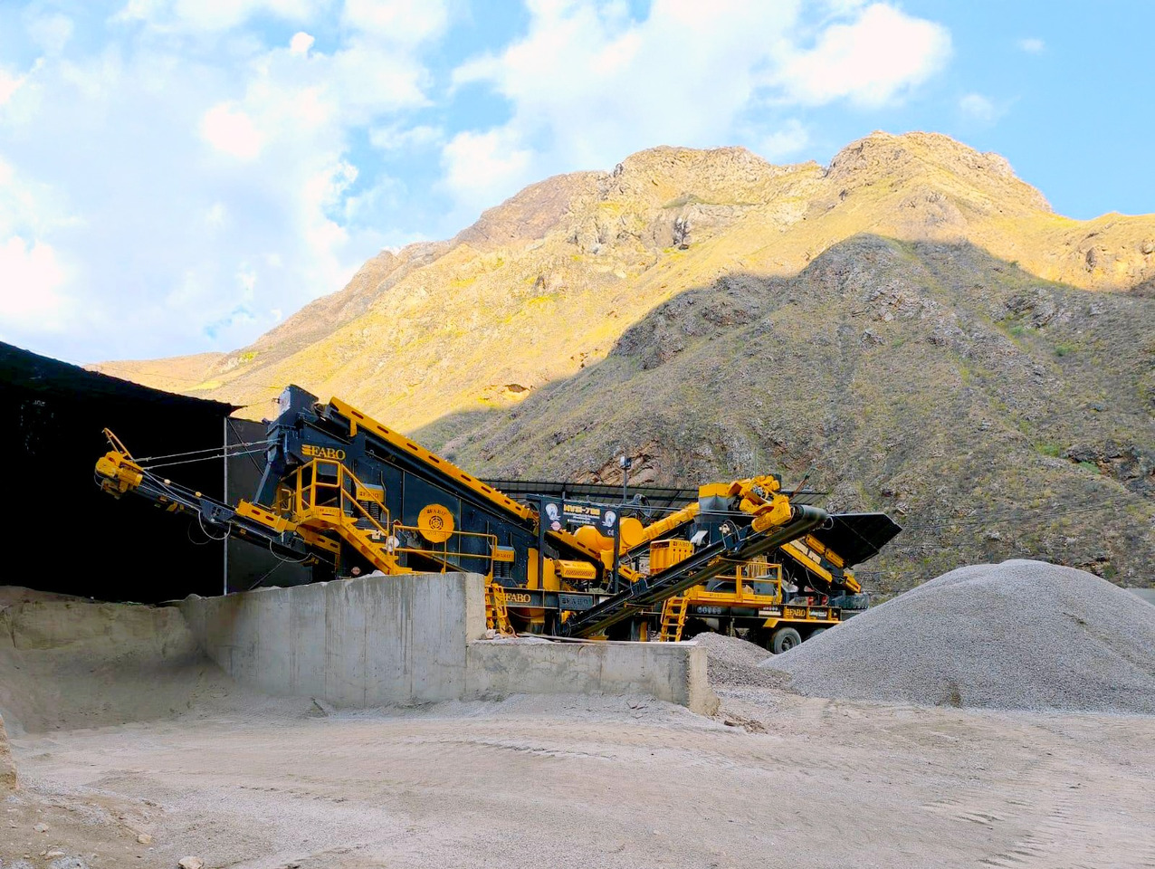 FABO Mobile crusher - كسارة متحركه: صورة 1 FABO Mobile crusher - كسارة متحركه: صورة 1
