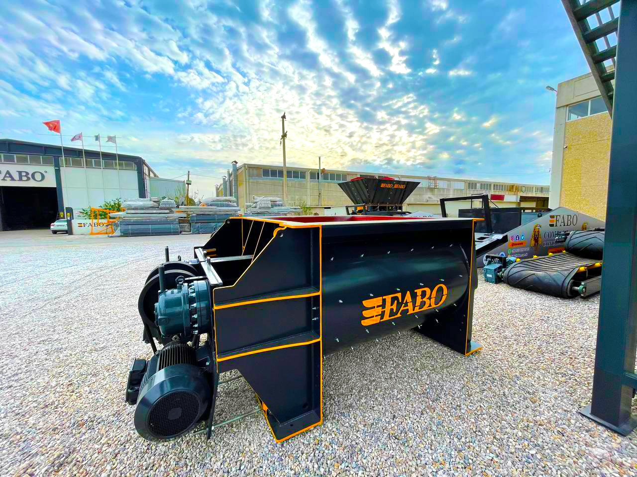 FABO twin shaft mixer - خلاطه اسمنت: صورة 1 FABO twin shaft mixer - خلاطه اسمنت: صورة 1