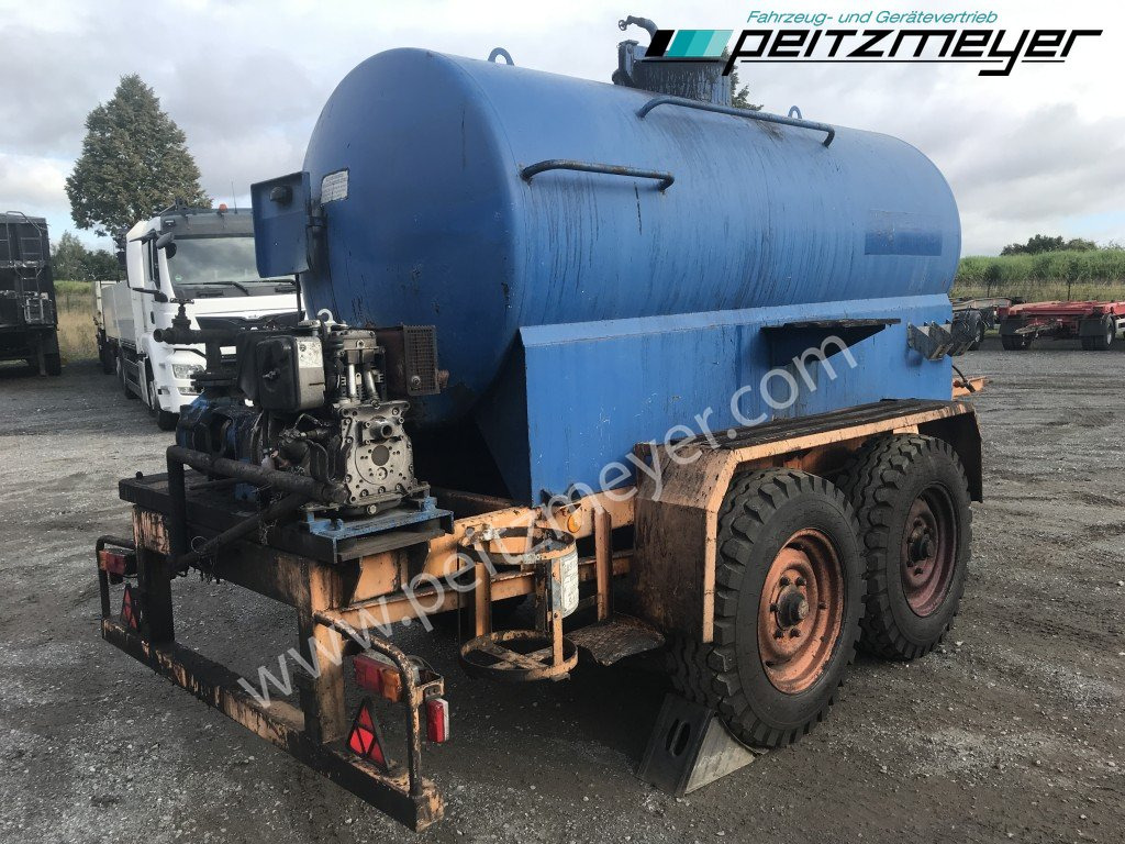 BATHE TANDEMANHÄNGER Bitum / Teerkocher 3,5 m³ Hatz Diesel-Motor 1 B 40 - موزع الأسفلت: صورة 1 BATHE TANDEMANHÄNGER Bitum / Teerkocher 3,5 m³ Hatz Diesel-Motor 1 B 40 - موزع الأسفلت: صورة 1