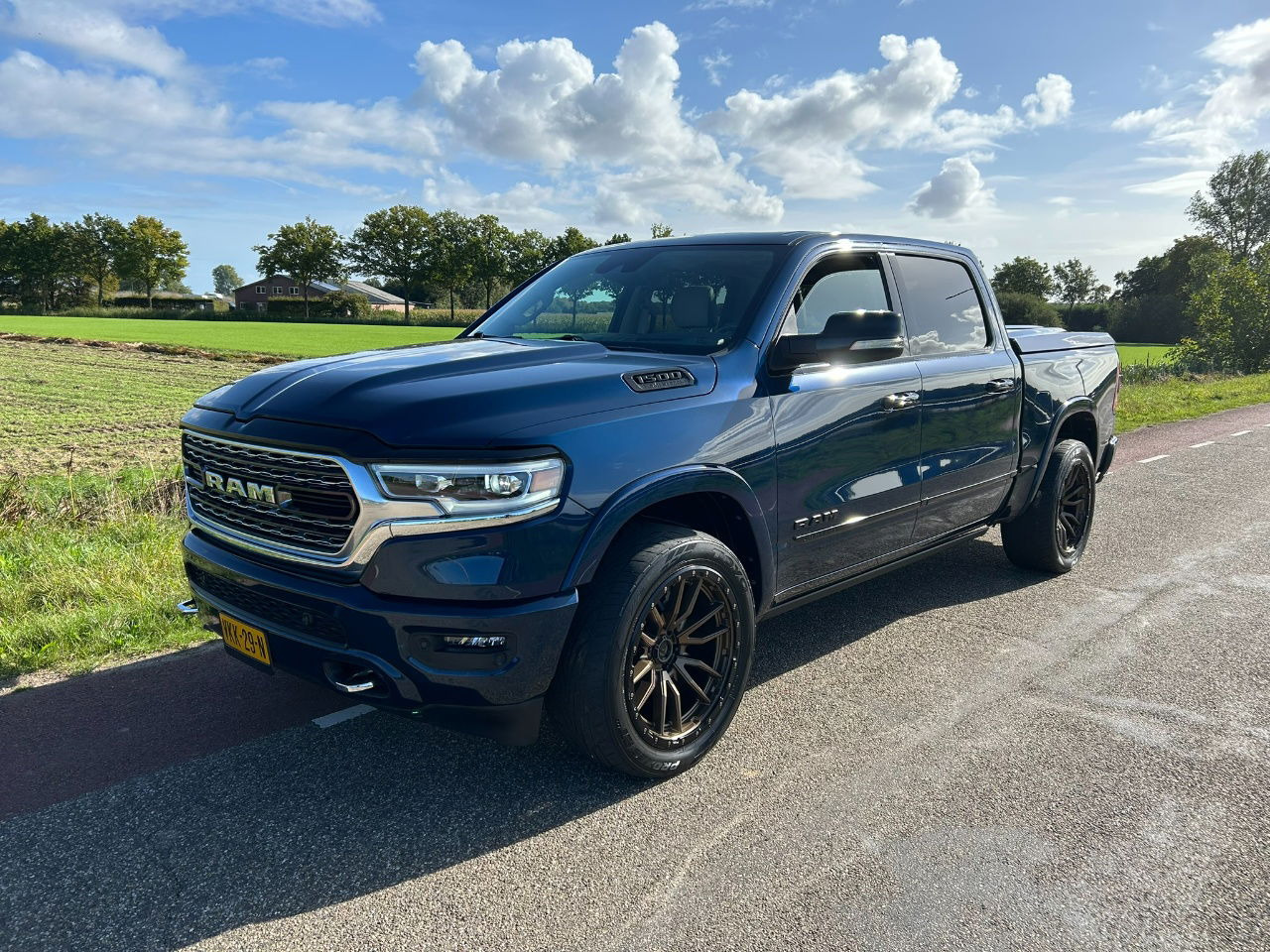 Dodge Ram Pick Up 1500 5.7 V8 4x4 Creb Cab Limeted Hemi Etorque - شاحنة البيك أب: صورة 3 Dodge Ram Pick Up 1500 5.7 V8 4x4 Creb Cab Limeted Hemi Etorque - شاحنة البيك أب: صورة 3