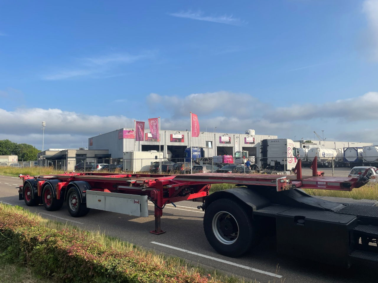 Renders ROC 16.27 CC X steering / Disc brakes /Lifting axle 20-30-40-45 FT HC - نصف مقطورة لنقل الحاويات: صورة 5 Renders ROC 16.27 CC X steering / Disc brakes /Lifting axle 20-30-40-45 FT HC - نصف مقطورة لنقل الحاويات: صورة 5