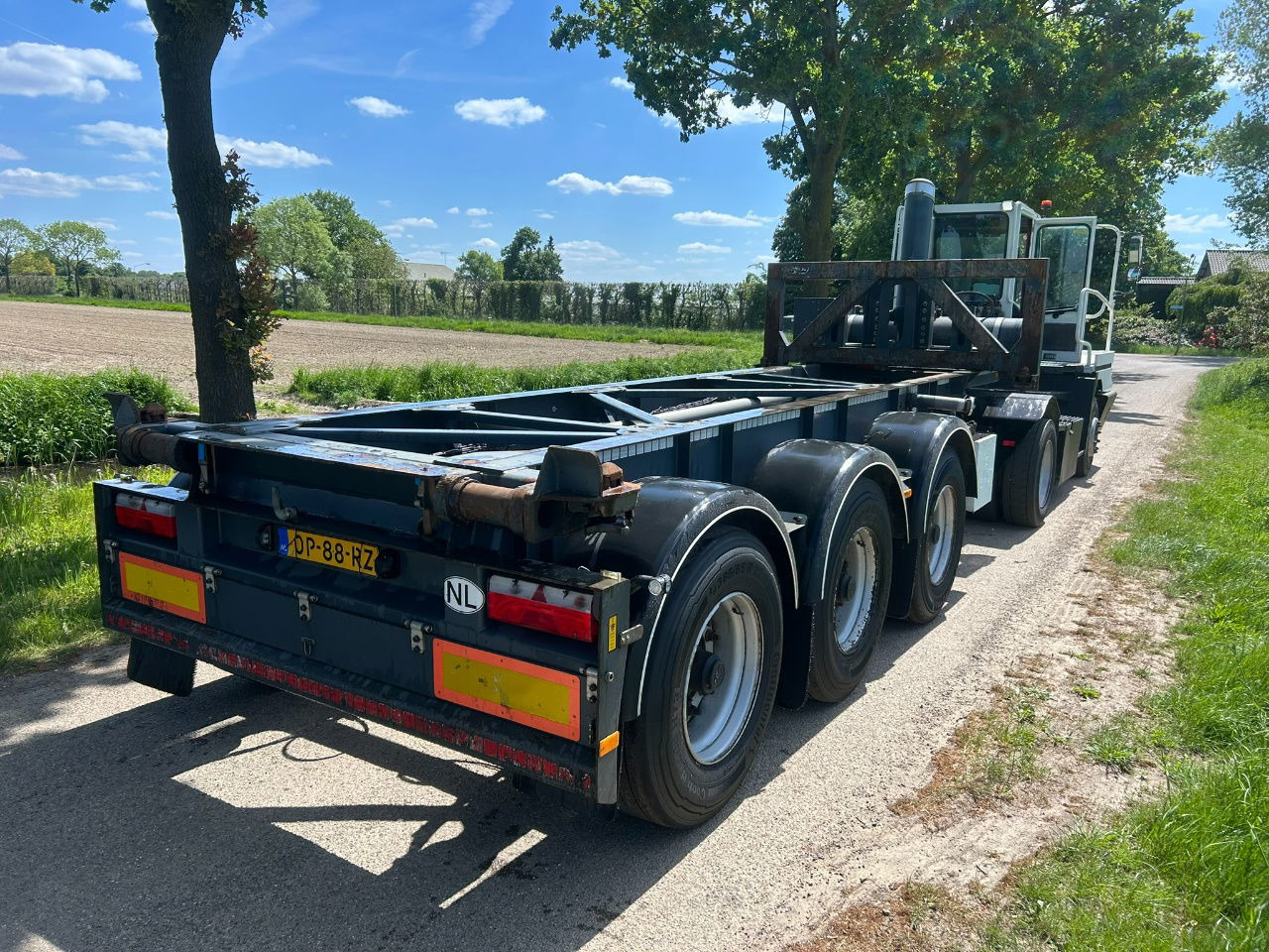 Van Hool 20 ft tipping / elect. 24 v / Tuf 3-2026 / Tyres 70 / Only 49500 km / t - نصف مقطورة لنقل الحاويات: صورة 2 Van Hool 20 ft tipping / elect. 24 v / Tuf 3-2026 / Tyres 70 / Only 49500 km / t - نصف مقطورة لنقل الحاويات: صورة 2