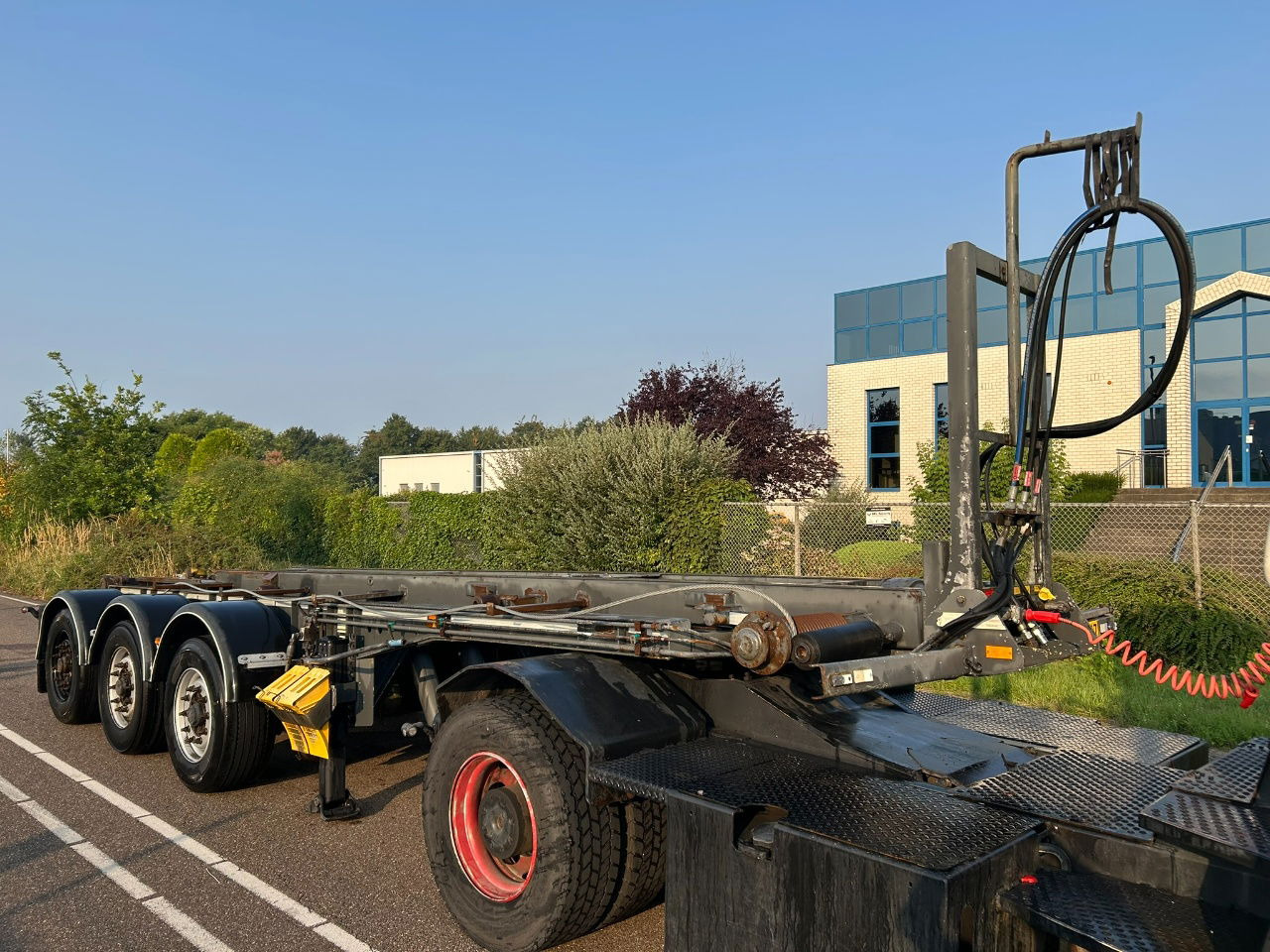 Van Hool Cable system 90 tipping / disc brakes bpw / lifting axle / remote control - نصف مقطورة لنقل الحاويات: صورة 1 Van Hool Cable system 90 tipping / disc brakes bpw / lifting axle / remote control - نصف مقطورة لنقل الحاويات: صورة 1