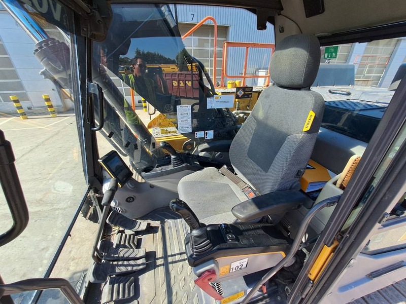 حفار زحاف Volvo EC220EL: صورة 20