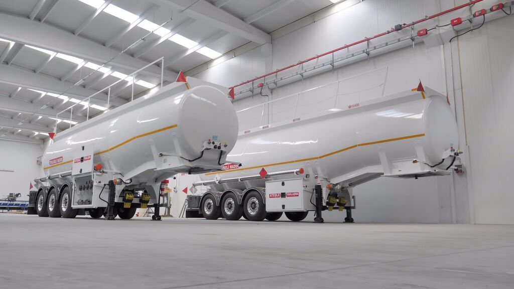 SINAN TANKER-TREYLER Aluminium, fuel tanker- Бензовоз Алюминьевый - نصف مقطورة صهريج: صورة 1 SINAN TANKER-TREYLER Aluminium, fuel tanker- Бензовоз Алюминьевый - نصف مقطورة صهريج: صورة 1