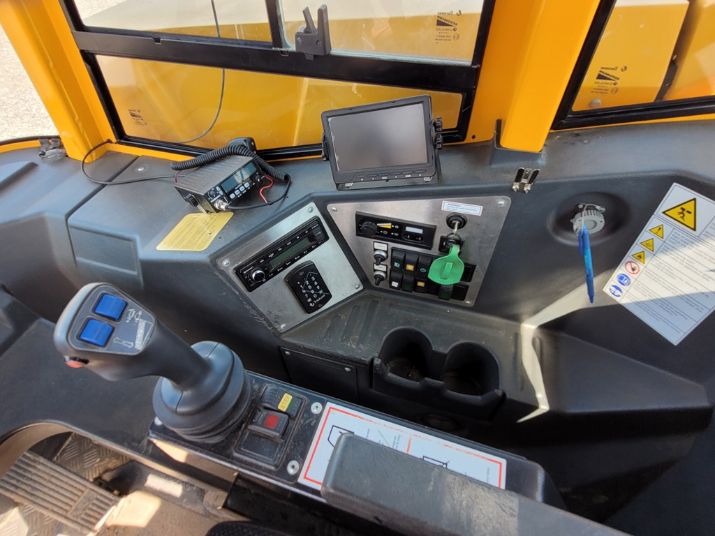 شاحنة قلابة مجنزرة BERGMANN 4010R: صورة 9