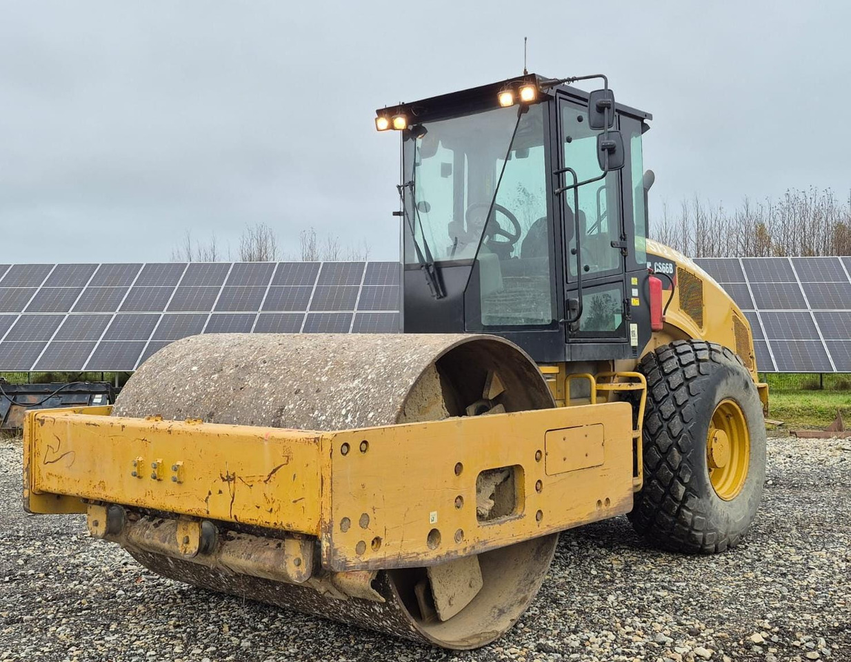 CATERPILLAR CS66B - مدحلة: صورة 2 CATERPILLAR CS66B - مدحلة: صورة 2