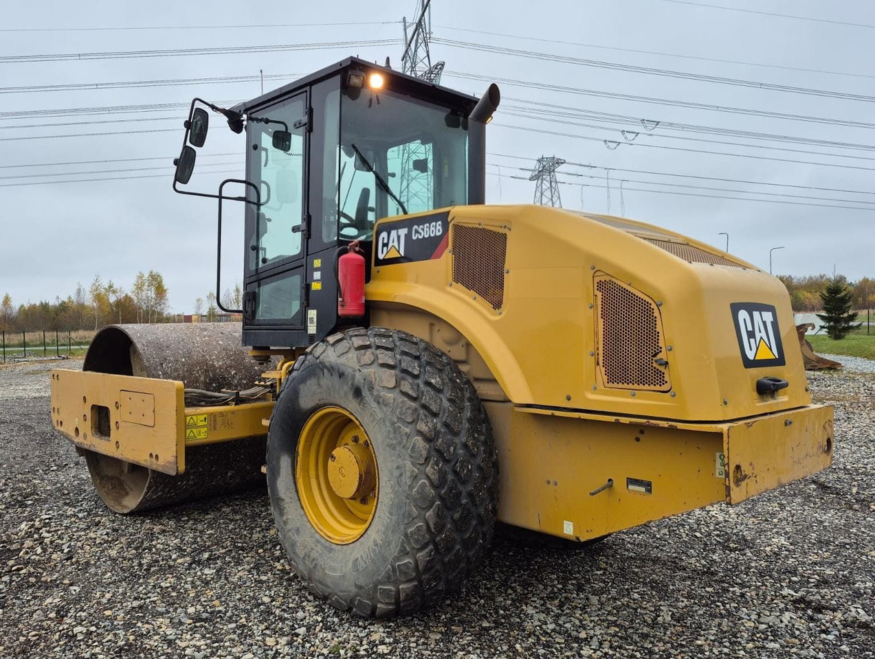 CATERPILLAR CS66B - مدحلة: صورة 1 CATERPILLAR CS66B - مدحلة: صورة 1