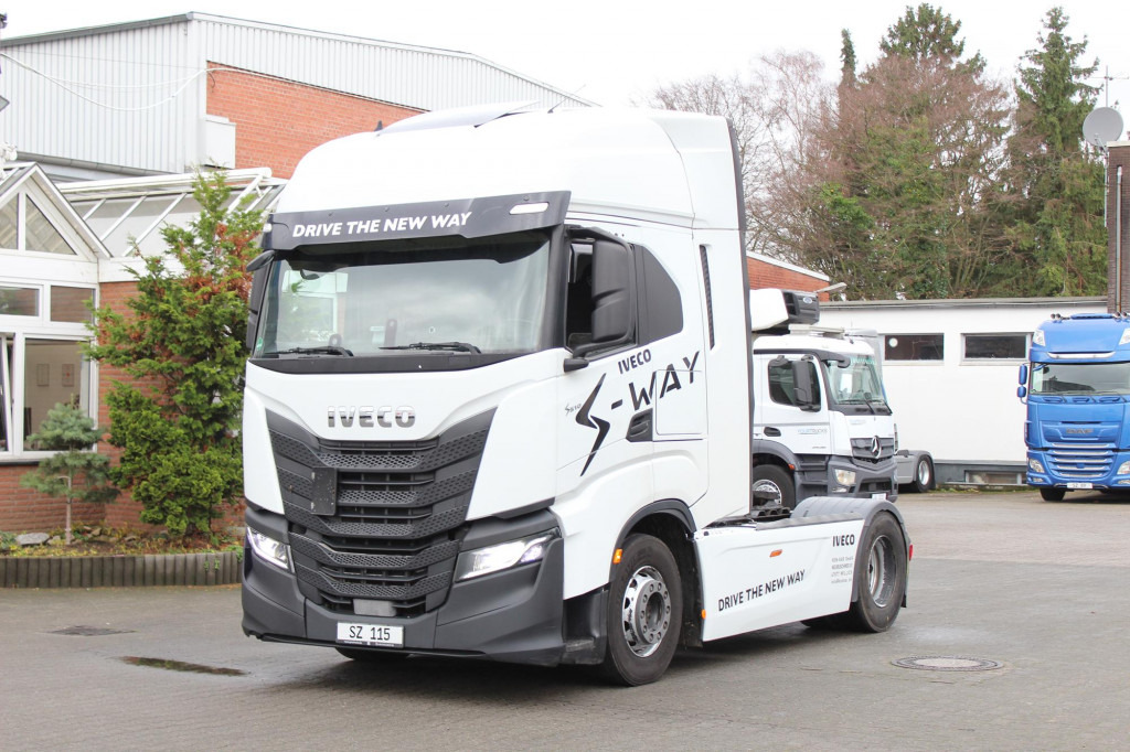 Iveco S-Way 510 Retarder Standklima Navi Kühlbox - وحدة جر: صورة 1 Iveco S-Way 510 Retarder Standklima Navi Kühlbox - وحدة جر: صورة 1