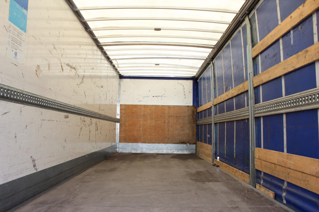 MAN TGL 12.220 Plane-Koffer 7,5 m LBW Klima 199TKm - شاحنة ستارة: صورة 3 MAN TGL 12.220 Plane-Koffer 7,5 m LBW Klima 199TKm - شاحنة ستارة: صورة 3