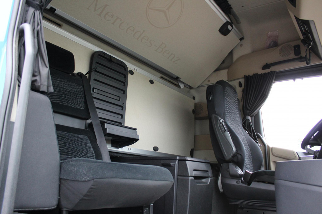 Mercedes-Benz Actros 2548 Koffer Retarder Schlafkab Kühlbox - شاحنة التوصيل: صورة 5 Mercedes-Benz Actros 2548 Koffer Retarder Schlafkab Kühlbox - شاحنة التوصيل: صورة 5
