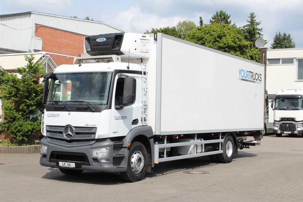 Mercedes-Benz Antos 1827 E6 CS 1050 LBW Seitentur - شاحنة الفريزر: صورة 1 Mercedes-Benz Antos 1827 E6 CS 1050 LBW Seitentur - شاحنة الفريزر: صورة 1