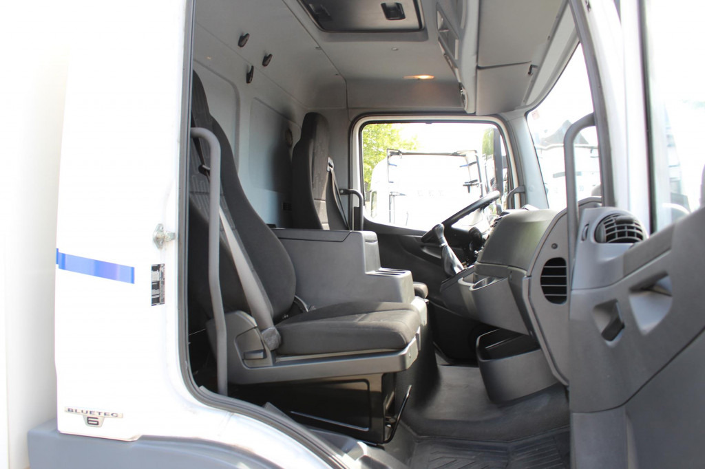 Mercedes-Benz Atego 1221 E6 Koffer Klima LDW Schalter LBW - شاحنة مقفلة: صورة 4 Mercedes-Benz Atego 1221 E6 Koffer Klima LDW Schalter LBW - شاحنة مقفلة: صورة 4