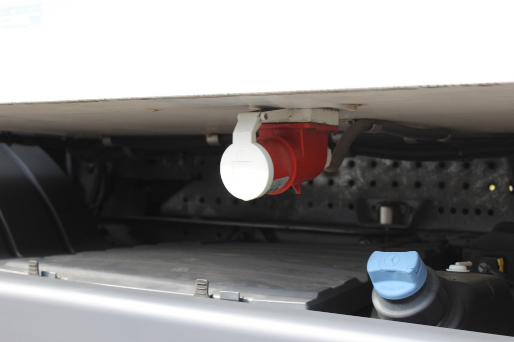 Mercedes-Benz Atego 1221 E6 TK T-800 R Strom Türen+LBW - شاحنة الفريزر: صورة 5 Mercedes-Benz Atego 1221 E6 TK T-800 R Strom Türen+LBW - شاحنة الفريزر: صورة 5