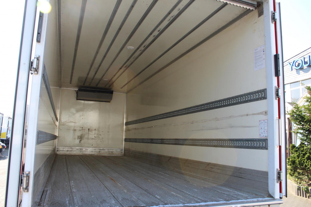 Mercedes-Benz Atego 1221 TK T-800R Tiefkühl Türen+LBW - شاحنة الفريزر: صورة 2 Mercedes-Benz Atego 1221 TK T-800R Tiefkühl Türen+LBW - شاحنة الفريزر: صورة 2