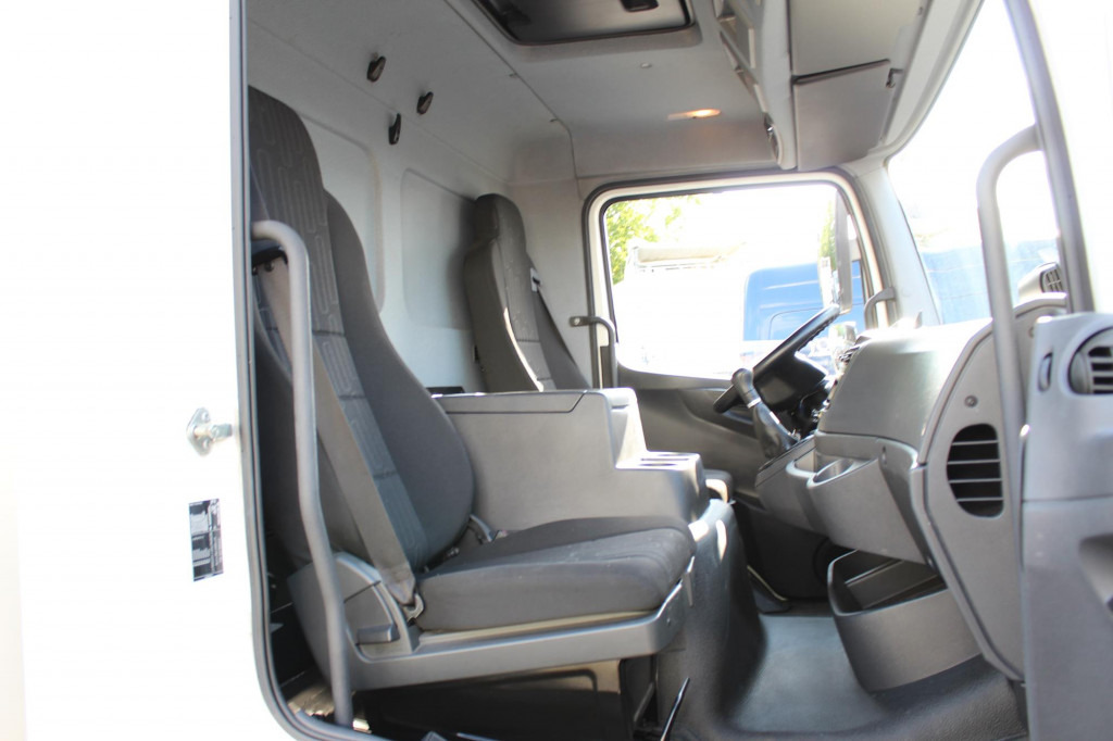 Mercedes-Benz Atego 818 E6 Koffer 6m Klima LDW Schalter LBW - شاحنة مغلقة الصندوق: صورة 3 Mercedes-Benz Atego 818 E6 Koffer 6m Klima LDW Schalter LBW - شاحنة مغلقة الصندوق: صورة 3